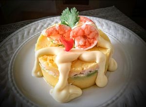 Una foto de Causa Rellena de Langostinos 👍🇵🇪