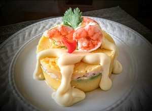 Una foto de Causa Rellena de Langostinos 👍🇵🇪