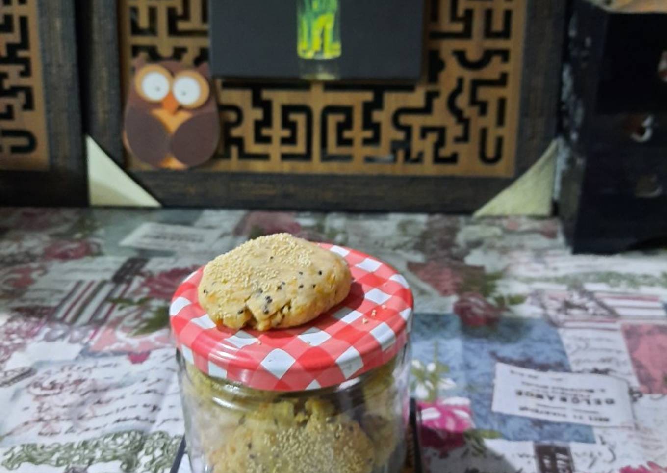 Cheese cracker with chia seeds