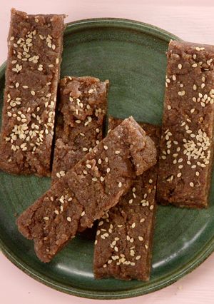 A picture of Ragi Barfi.