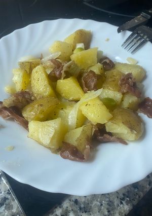 Foto principal de Patatas asadas con cebolla, jamón y ajo