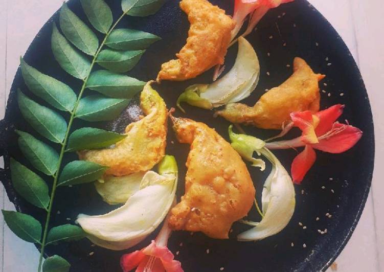 Vegetable hummingbird (Agati) Flower Fritters