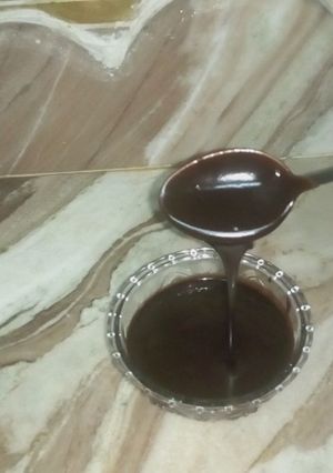 صورة لوصفة صوص الشوكولاته بدون حليب بدون كاكاو
