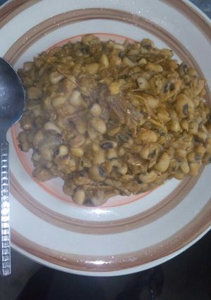 A picture of Porridge beans and dried fish.