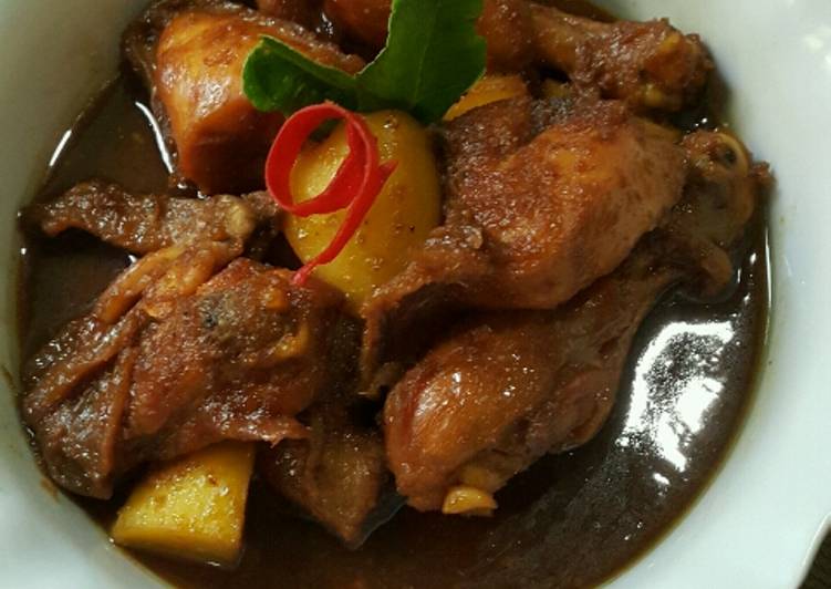 Semur Ayam & Kentang