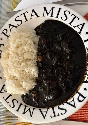 Una foto de Calamares en su tinta