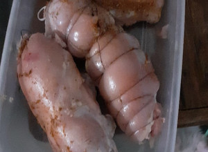 Una foto de Pollo relleno con salsa de verdeo champiñones y calabazas rellen
