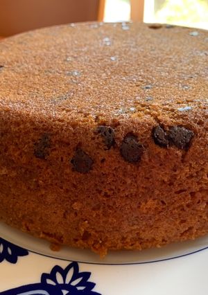 Una foto de Bizcocho de yogur de fresa con pepitas de chocolate.Thermomix y tradicional. En horno y en olla GM