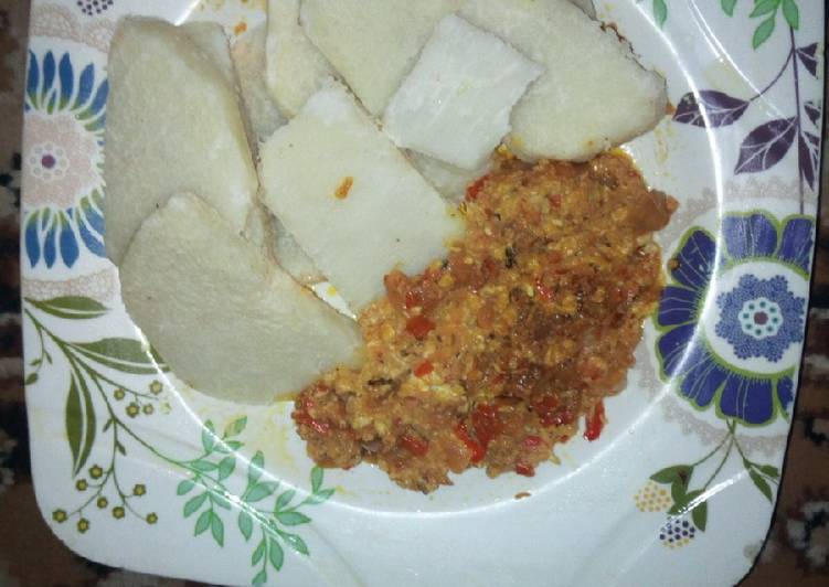 Boiled Yam and egg sauce