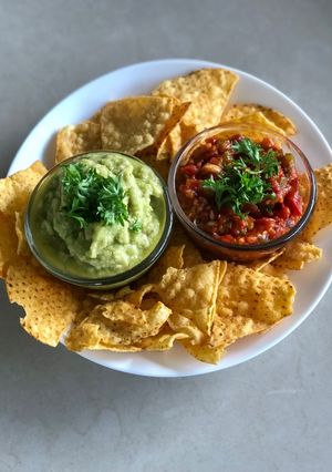 A picture of Salsa 🥫🥫 & Guacamole 🥑🥑.