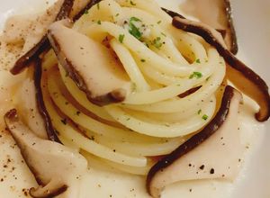 Foto di Spaghetti risottati su cremina di parmigiano e cardoncelli