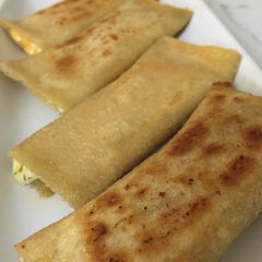 A picture of Cheesy Garlic Bread Roll Ups.