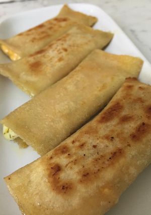 A picture of Cheesy Garlic Bread Roll Ups.