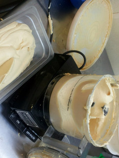 A picture of Hommus from scratch.