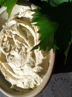 A picture of houmous (simple but authentic).
