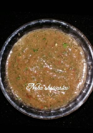 A picture of Tomato coriander chutney.