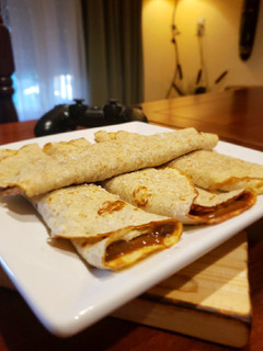 Una foto de Panqueques de coco rellenos de dulce de leche💣