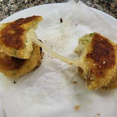 A picture of Cheesy Potato Cutlets.