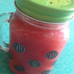 A picture of Apple and pomegranate drink.