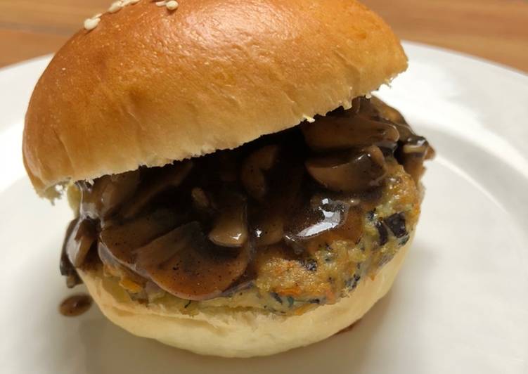 (Healthy) CHICKEN PATTY BURGER with homemade bun ππ