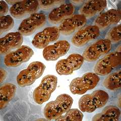 รูปของ Peanut Cookies (Kue Kering Kacang)