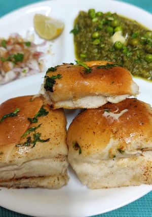 A picture of Green Paubhaji / Seasonal Hariyali Pau Bhaji.