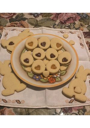 A picture of Easter Cookies 🥚🐇.