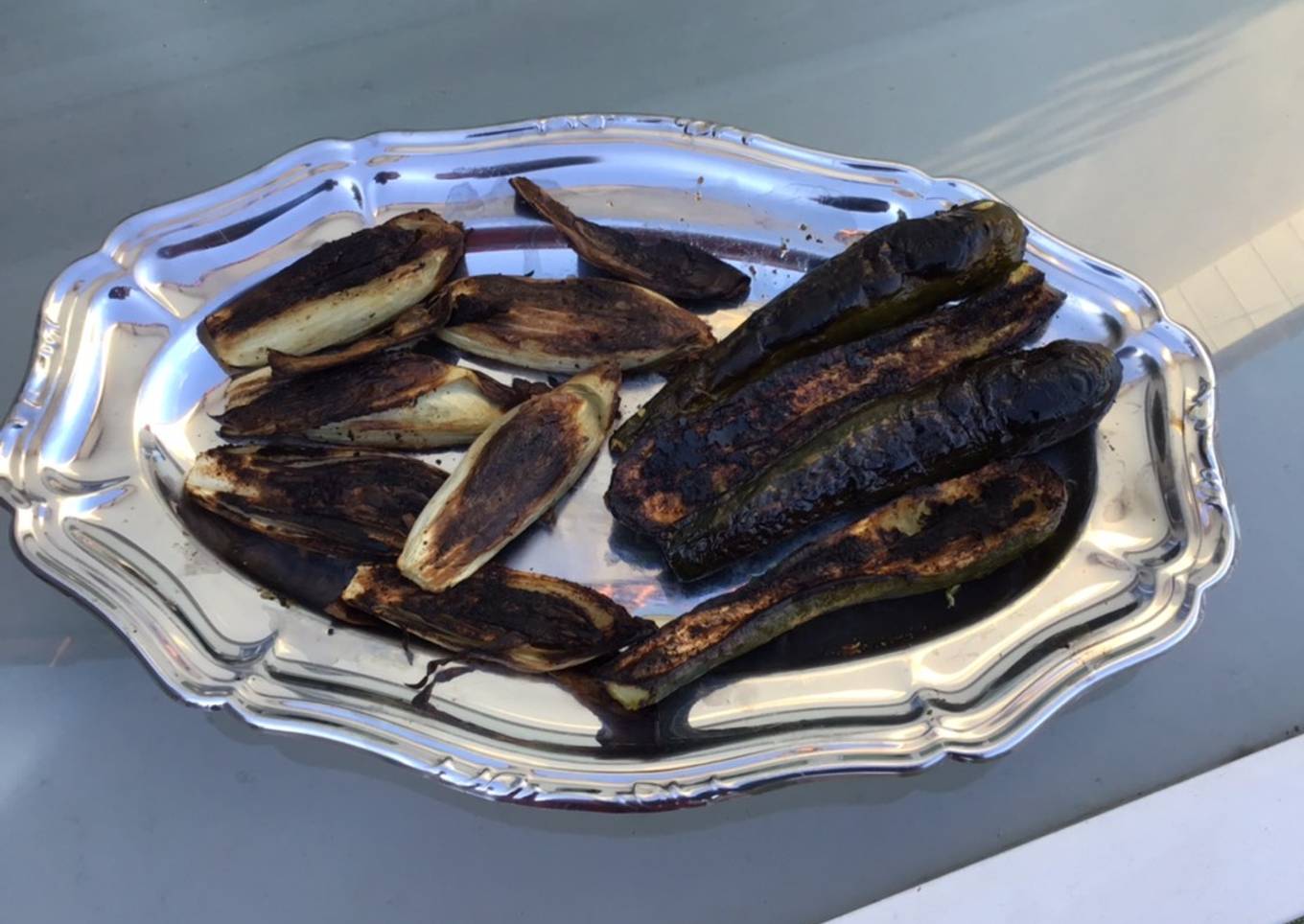 Jeunes endives et courgettes grillées aux épices