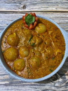 આખી ડુંગળી નું શાક (Akhi Dungli Shak Recipe In Gujarati) રેસીપી મુખ્ય ફોટો