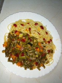 A picture of Carrot spaghetti and French beans.