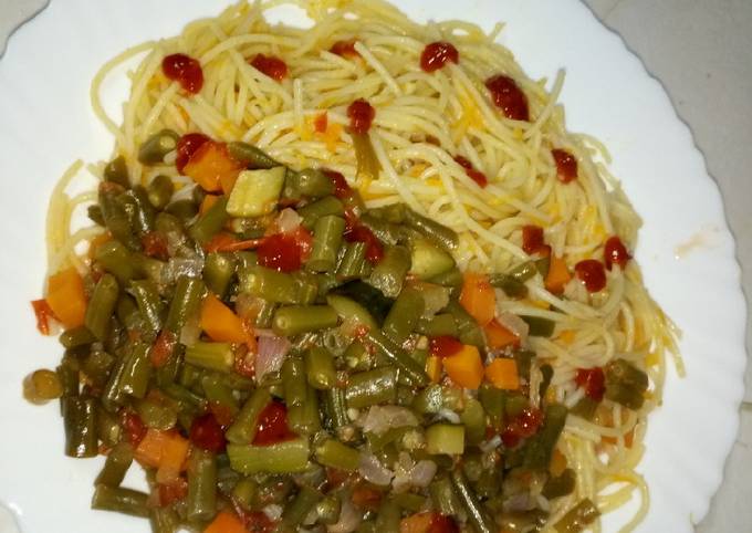 Carrot spaghetti and French beans