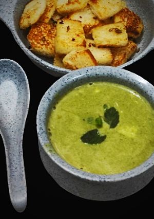 A picture of Cucumber and Spinach creamy soup.