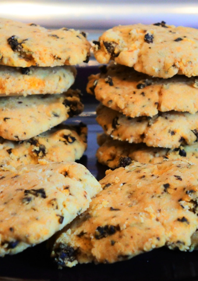 Una foto de Galletas de tomate seco y parmesano