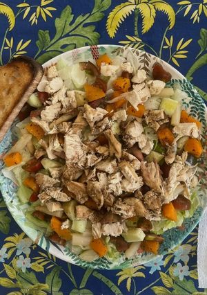 Una foto de Ensalada de pollo y calabaza