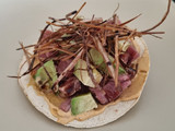 Tostada de atún con balsámico