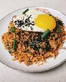 Cơm chiên kimchi bằng bông cải trắng (keto cauliflower fried rice with kimchi)