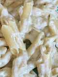 Pasta con salsa de cuatro quesos. ॐ