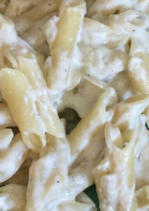 Una foto de Pasta con salsa de cuatro quesos. ॐ