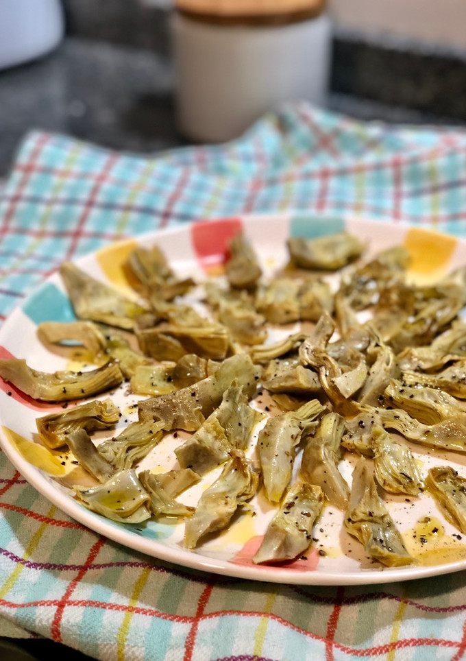 Una foto de Alcachofas en lékué con limón y pimienta