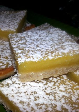 A picture of Macadamia nut lemon bars.