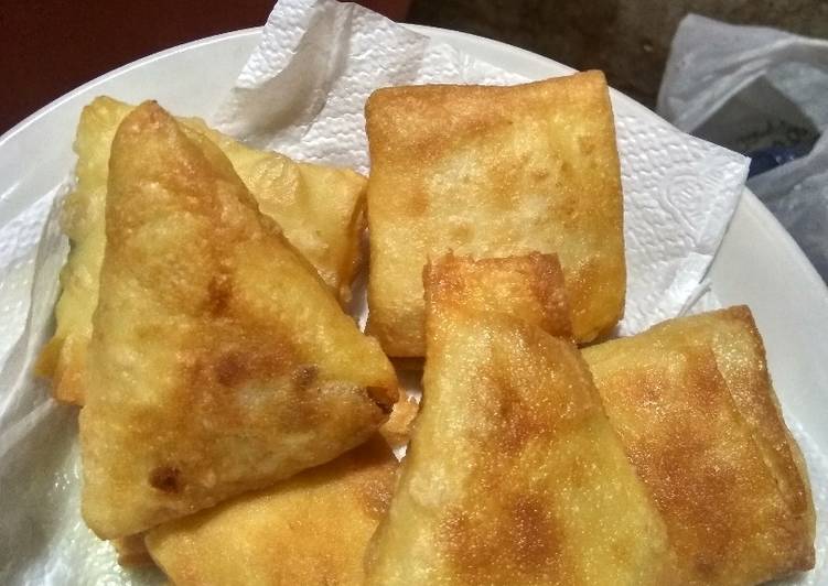 Resep Samosa ayam simple oleh Uli Mutia - Cookpad