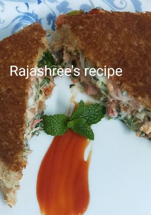 वेज मेयोनेज सॅन्डविच (Veg Mayonnaise Sandwich Recipe In Marathi) रेसिपी चे मुख्य फोटो 
