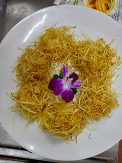 Hình của món Tôm viên tổ yến.