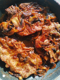 Una foto de Chuletas de cerdo en salsa de cola