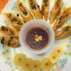 Cheesy spring rolls A picture of Cheesy spring rolls.