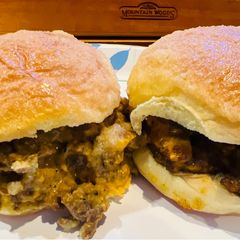 Montreal Sliders 🍔 A picture of Montreal Sliders 🍔.