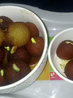 गुलाब जामुन (Gulab jamun recipe in hindi) रेसिपी मुख्य फोटो