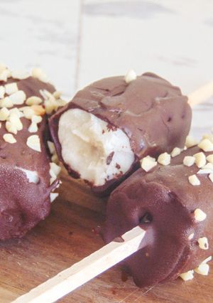 A picture of Frozen Chocolate Banana Lollies.