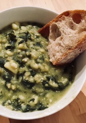 Foto di Stufato di tempeh con patate, spinaci e pak choi