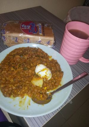 A picture of Porrage beans and egg with bread.
